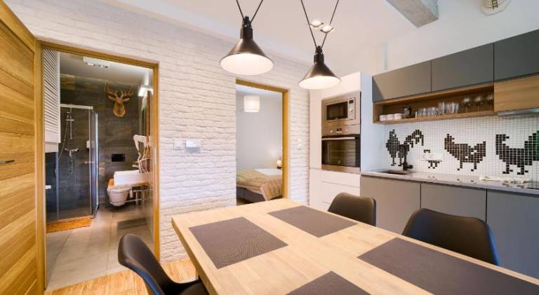 Apartment with jacuzzi, patio & sauna — photo 4