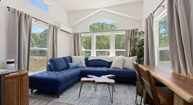 House with 1 room for 2 persons in Three Rivers, CA
