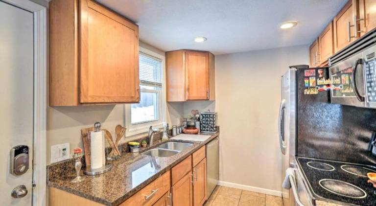 Vacation home | Beach nearby | Good for workation | Pets are welcome in St. Louis Park, MN