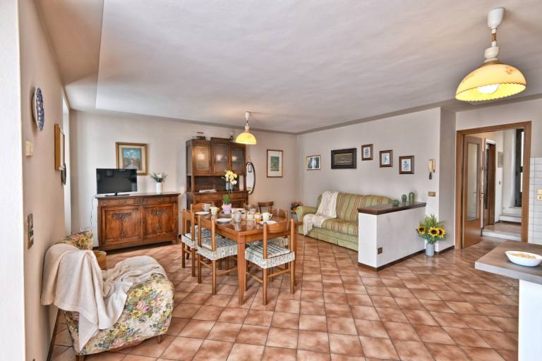 House with terrace — photo 2