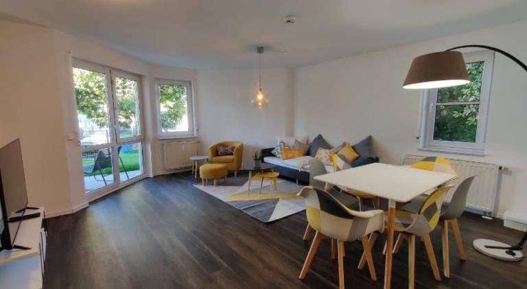 85qm, 4 bedroom, parking, King-Bed, Wifi, Netflix in Stuttgart