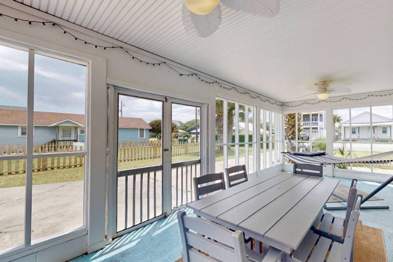 Lorraine's Beach Cottage — photo 4