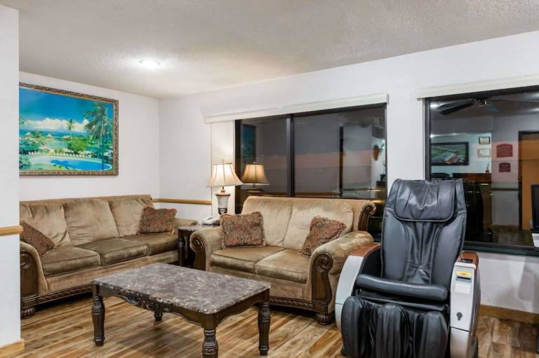 Howard Johnson by Wyndham Wichita Airport