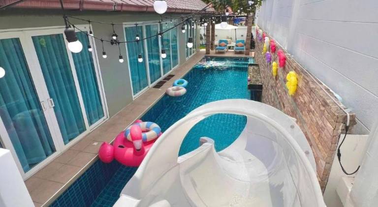 Villa with yard, pool & terrace — photo 5
