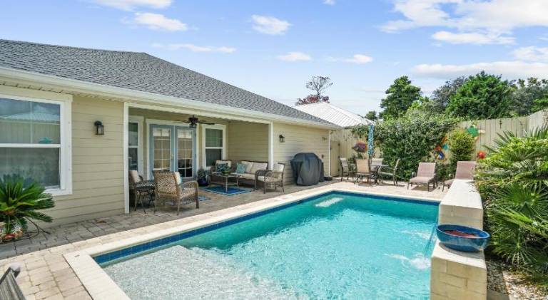 House with pool in Laguna