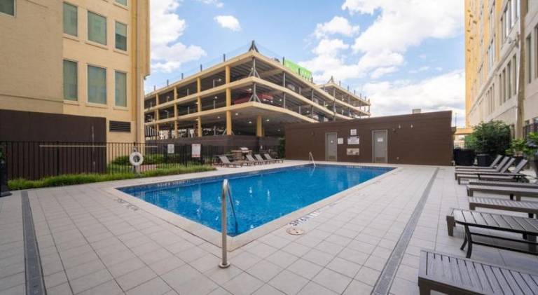 Apartment with pool | Close to Pioneer Park — photo 5
