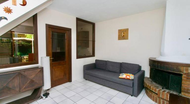 Holiday apartment with yard — photo 5