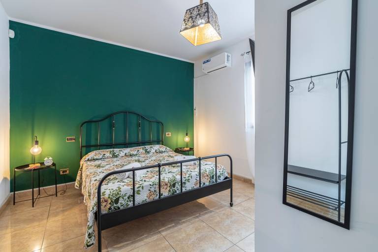 Apartment 'Wanderlust De Voyage Queen' with Wi-Fi and Air Conditioning in Catania