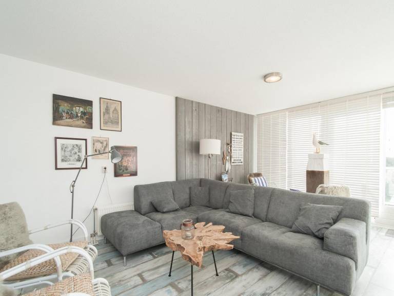 Rental apartment with patio — photo 2