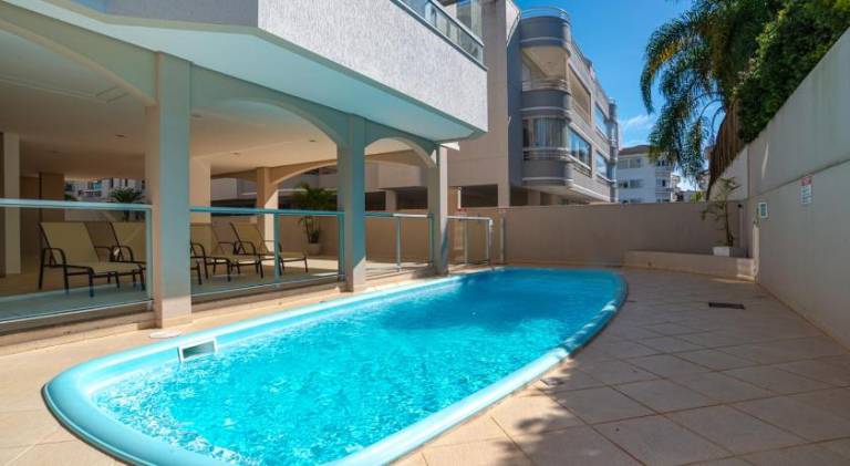 Apartment with pool — photo 3