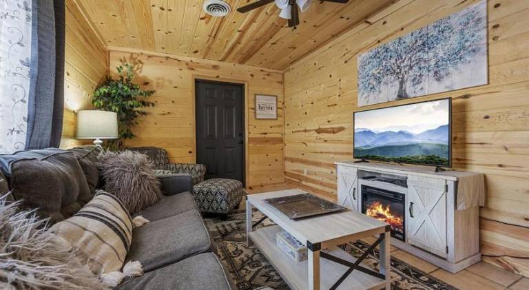 Vacation home with jacuzzi in Pigeon Forge, TN