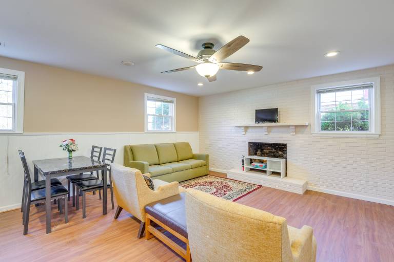 10 Mi to DC Berwyn Heights Apt w Shared Patio