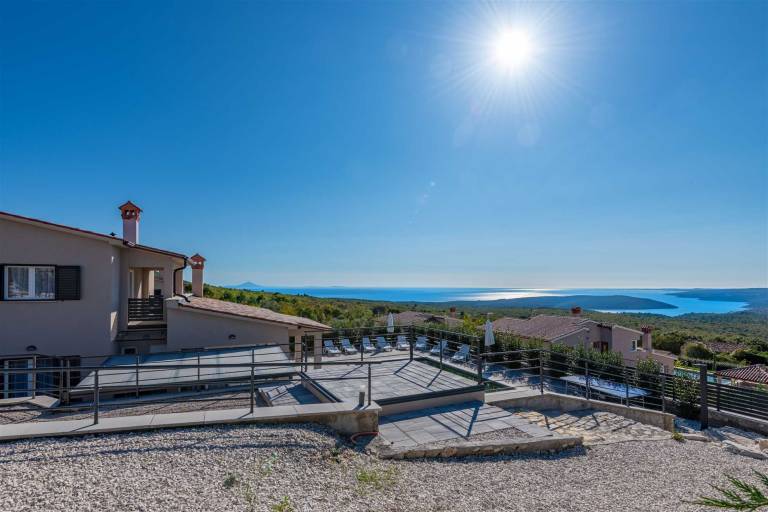 Villa with barbeque, yard & patio | Pool view — photo 3