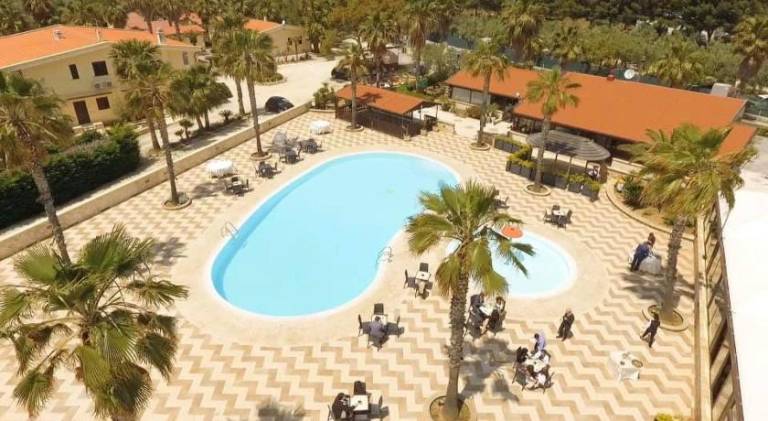 Serviced apartment with yard, patio & BBQ | Next to the beach | Pets allowed — photo 4