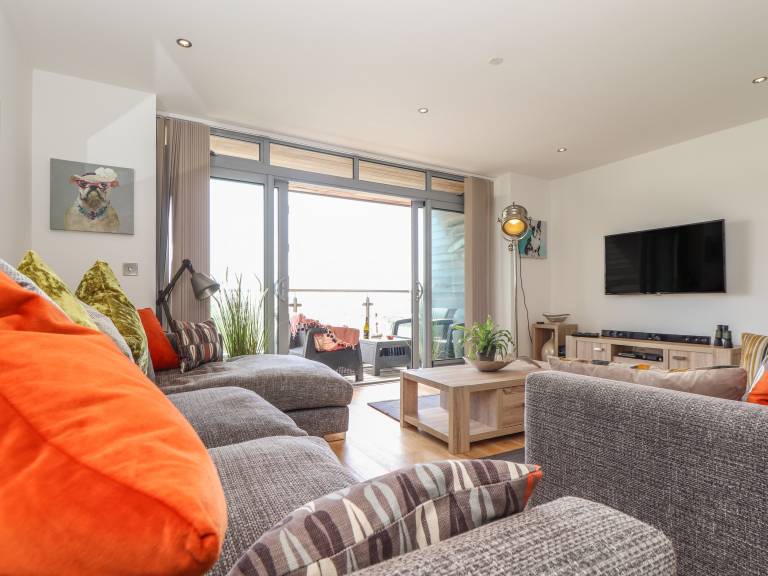 Family-oriented cottage | Beach view | Next to the beach | Pets are welcome — photo 4