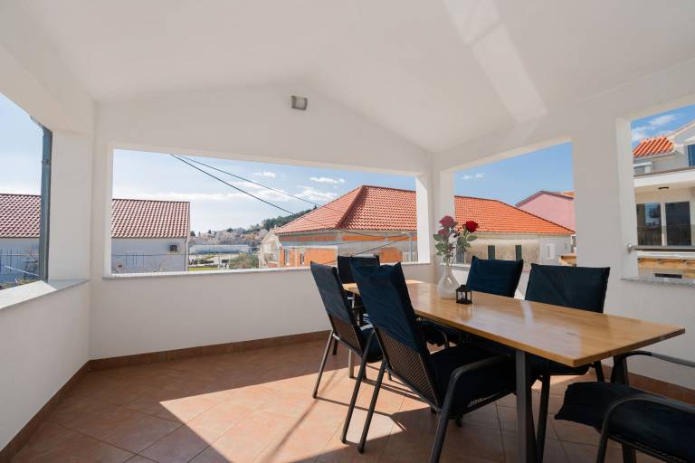 Fully equipped rental apartment with terrace & grill | Garden view | Pets allowed — photo 2