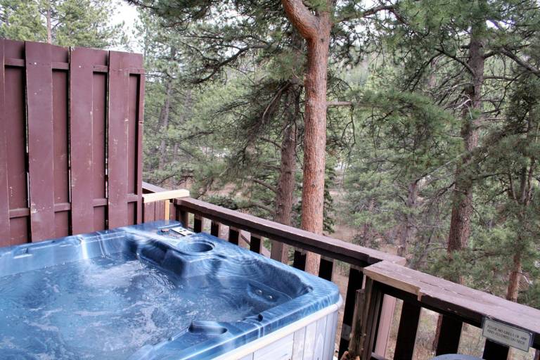 Family-oriented condo with patio & private pool | Pets allowed — photo 5