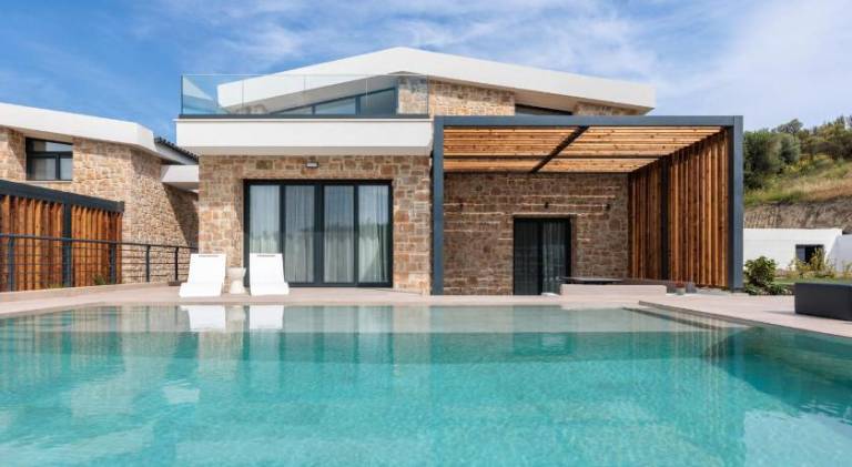 Villa with yard, patio & private pool | Good for workation | Pets allowed in Kas