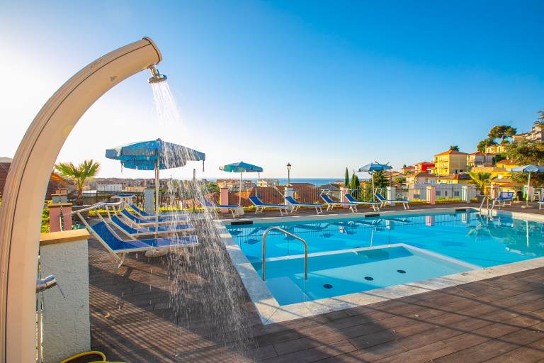 Seaview Pool Retreat B2