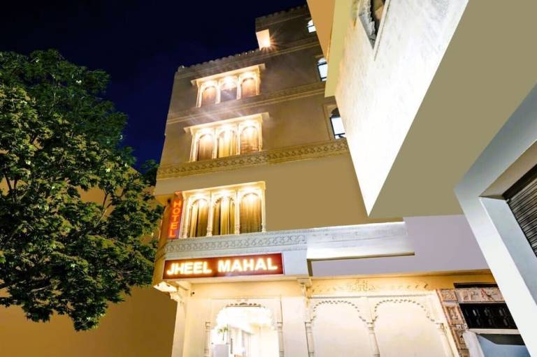 Hotel Jheel Mahal