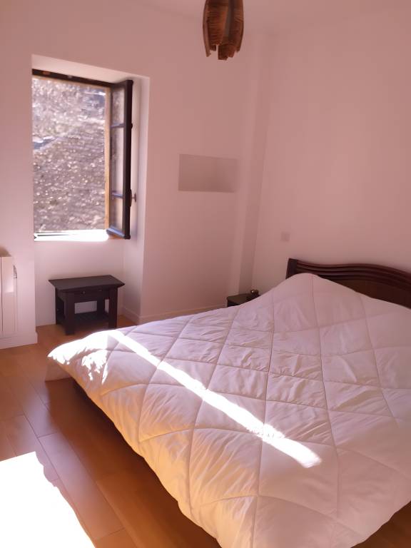 Vacation Home with Stunning Mountain Views and Wi-Fi in Peyreleau — photo 2