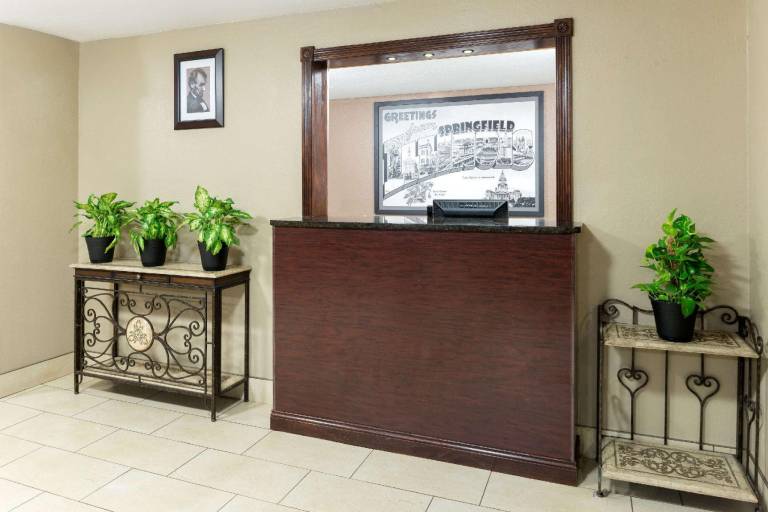 Super 8 By Wyndham Springfield East — photo 4