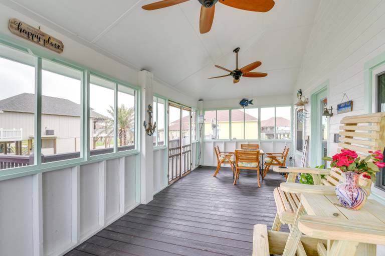 Retreat w/ Hot Tub & Fenced Yard: Walk to Beach in Bolivar, TX