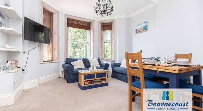 UNDERCLIFF APARTMENT by BOURNECOAST - A Seafront Flat with Sea Views, Balcony and Parking - Next to in Christchurch