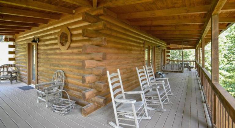 House with hot tub — photo 4