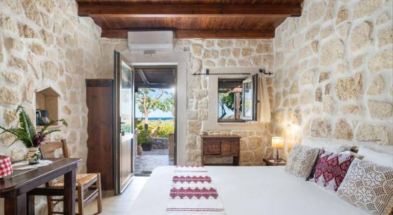 Yiannis Retreat — photo 2