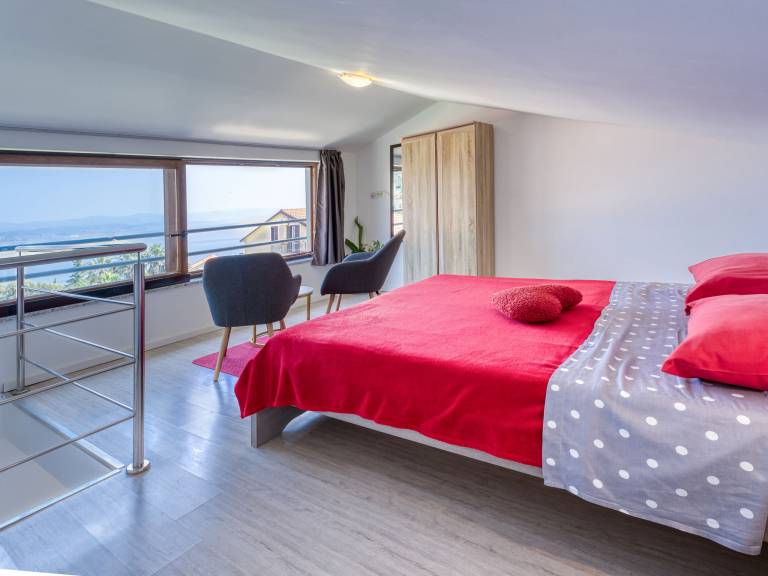 Apartment with yard, terrace & barbeque | Sea view | Next to the beach | Pets are welcome — photo 3