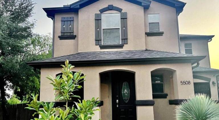 Vacation home with pool | Dogs allowed in Austin, TX