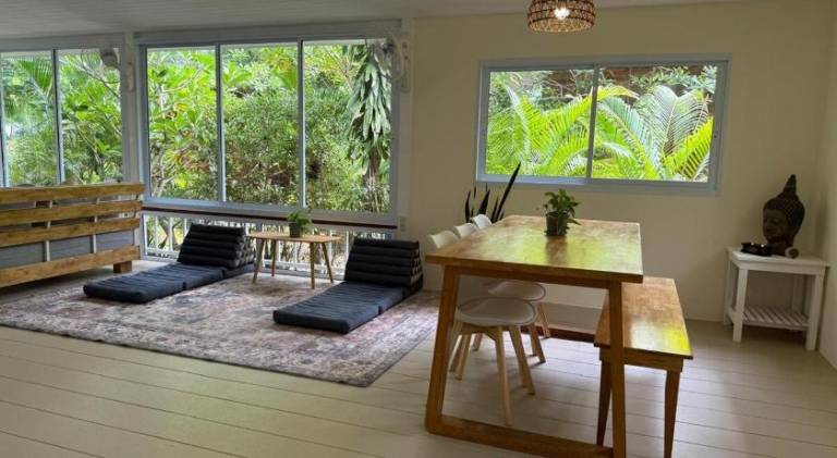 Zen Beach Oasis - Balinese Beachfront House with Stunning Sea View — photo 4