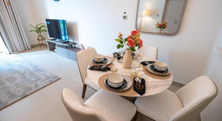 Stylish 2BR with Balcony in Yas Golf Fairways — photo 4