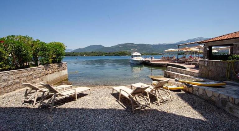 Villa with 4 rooms for 8 persons in Tivat