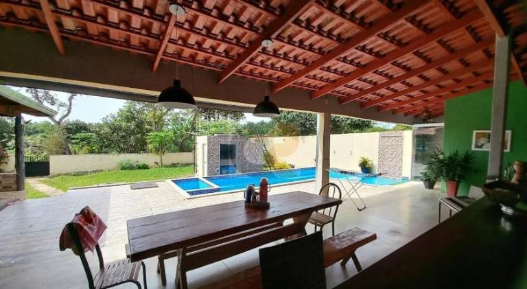 House with pool — photo 2