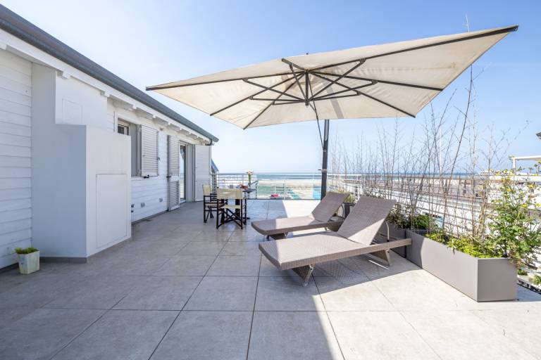 Child-friendly holiday apartment with pool | Beach view | Next to the beach | Dogs allowed — photo 3