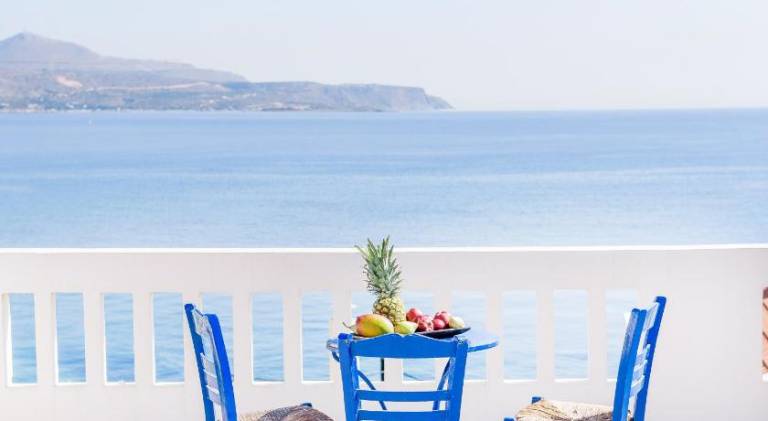 Charming apartment with terrace & yard | Next to the beach | Pet-friendly in Apokoronas