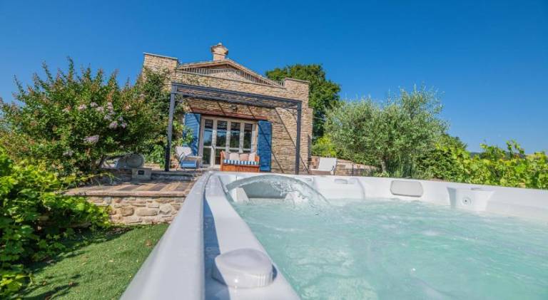 Villa with terrace, hot tub & yard — photo 3