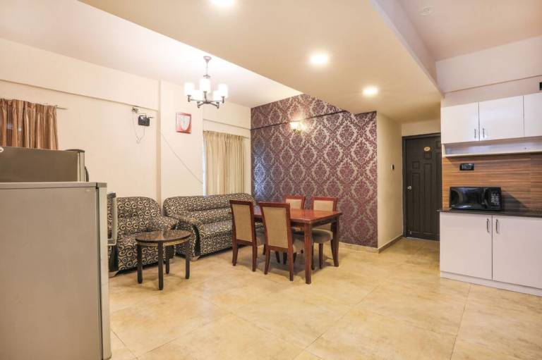 Fabhotel Frazer Suites