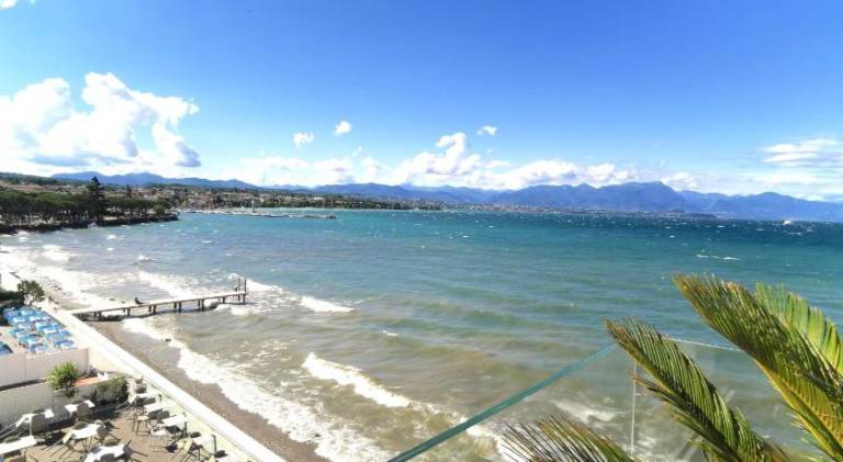Holiday apartment with pool in Pozzolengo