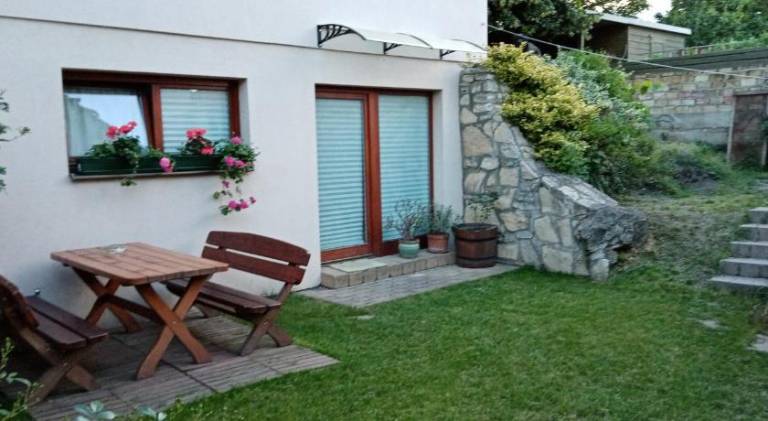 Lovely rental apartment with terrace, sauna & yard | Perfect for remote work | Pets allowed in Veszprem