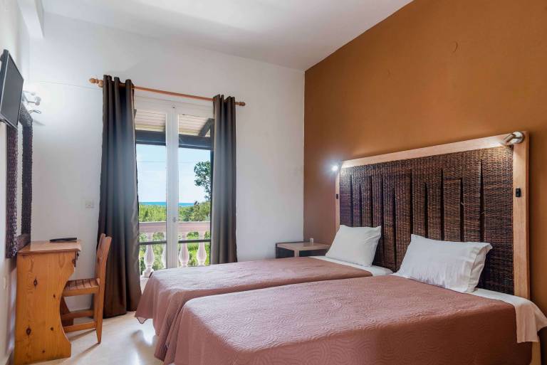 Apartment with yard, fast internet & grill | Water view in Corfu