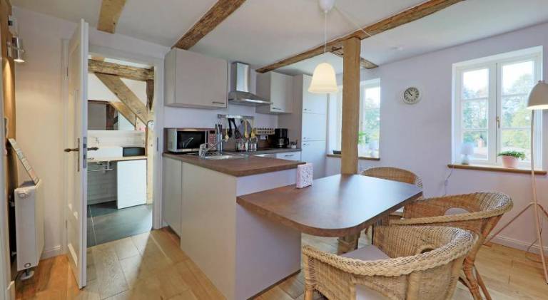 Ample holiday apartment with yard, patio & barbeque | Dogs allowed — photo 3