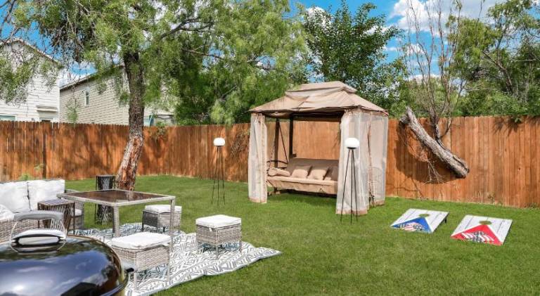 Fully equipped beautiful vacation home with private pool, hot tub & barbecue | Pets are welcome — photo 5