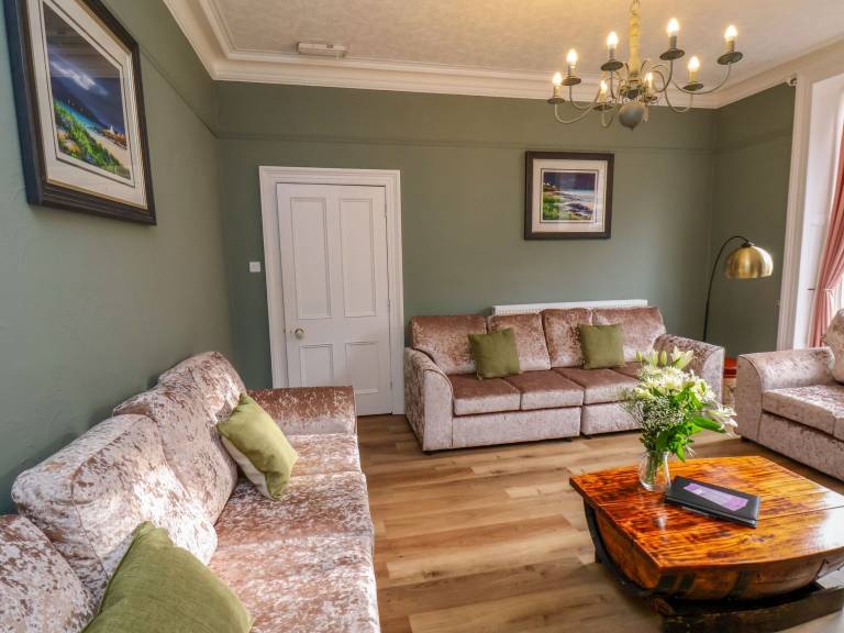 Family-oriented wonderful cottage with jacuzzi & garden | Beach view | Close to the beach | Pets allowed — photo 3