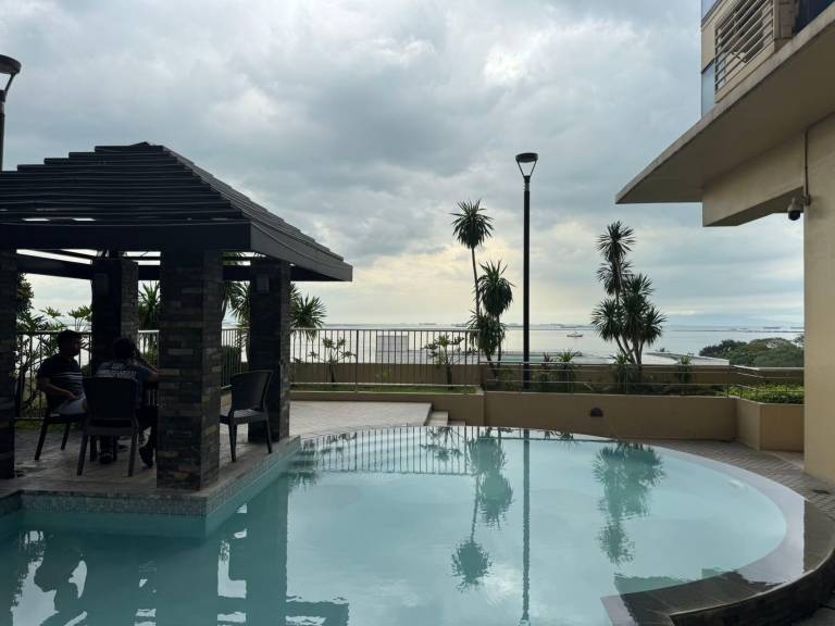 Lovely serviced apartment with pool & patio | Pets allowed in Manila