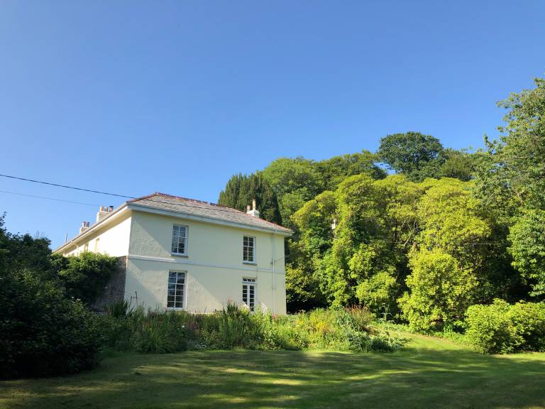 Cottage with garden — photo 2