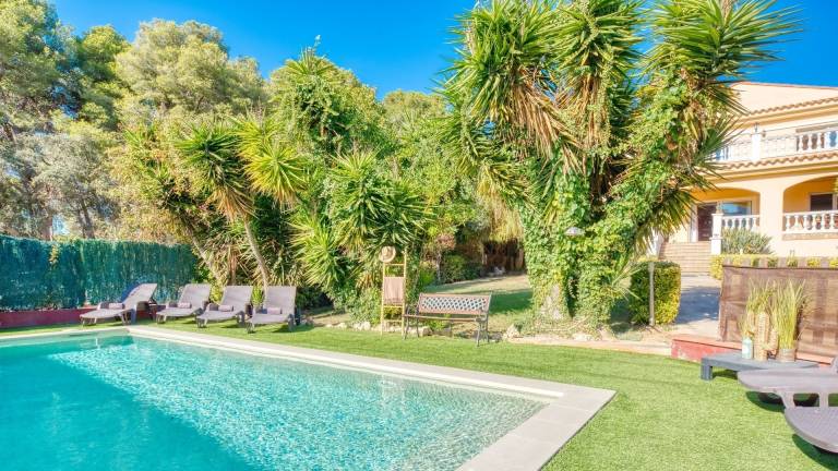 Villa with grill, terrace & garden | Garden view — photo 4