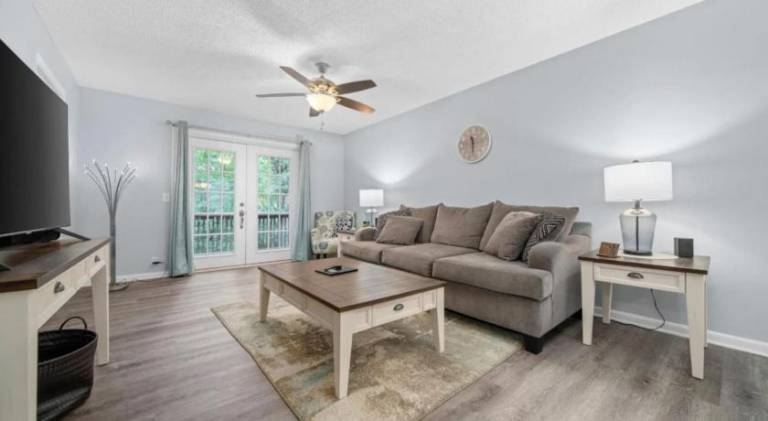 Vacation home with pool | Pets are welcome — photo 2